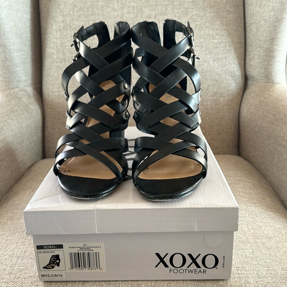 Black cross cross sandal with 3 1/2” chunky heel zipper back